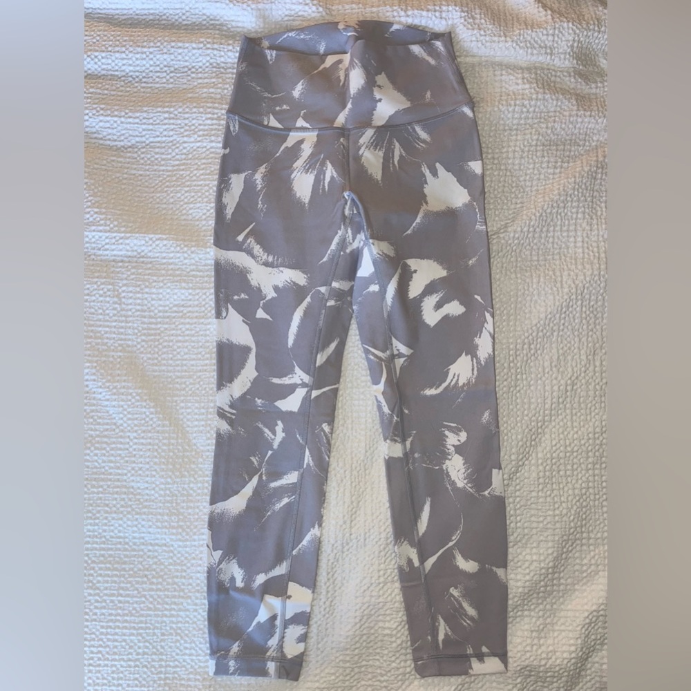 Lululemon Wunder Under Luxtreme 25” Size 6 Legging